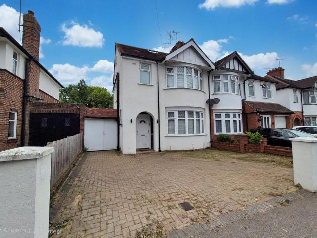 House for sale in Spring Park, Luton