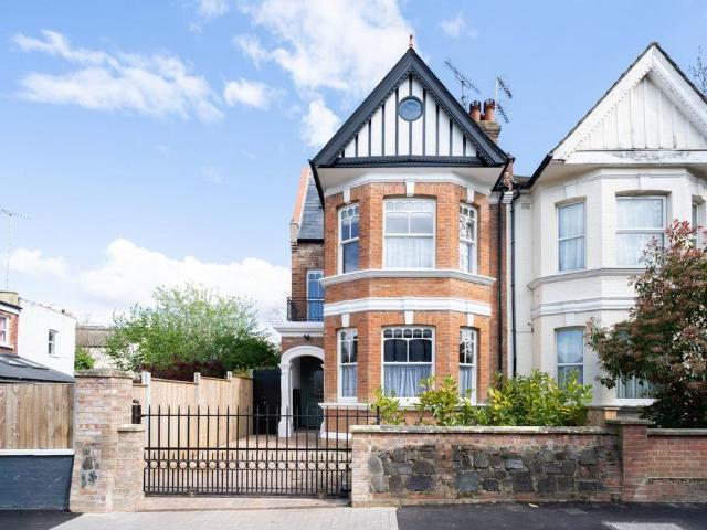 House for sale in Cricklewood, Greater London