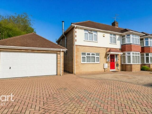 House for sale in Stopsley, Luton