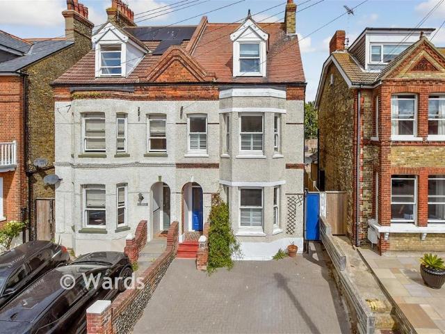 House for sale in Upton, Acol