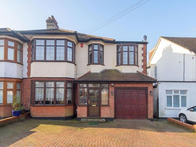 House for sale in East Barnet, Greater London