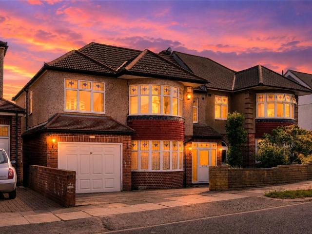 House for sale in Cockfosters, Greater London