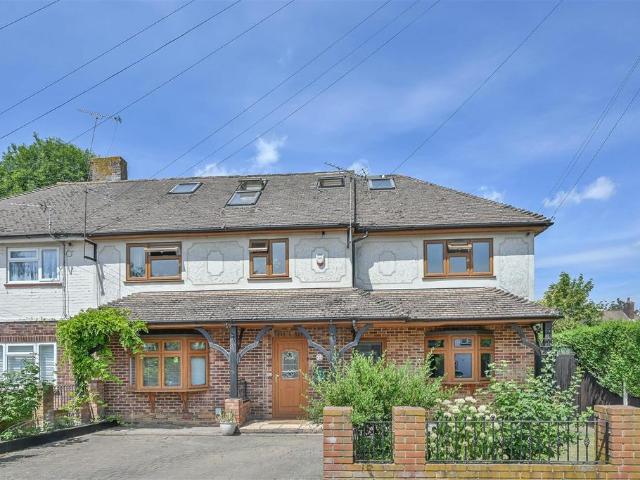 House for sale in Pilgrims' Hatch, Navestock Side