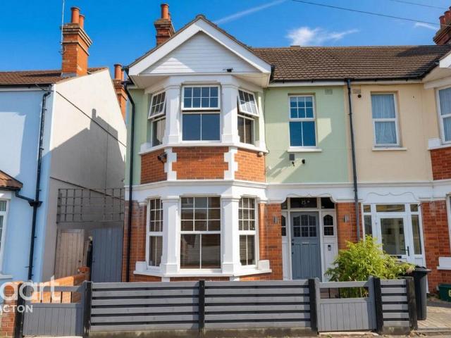 House for sale in Dale Hill, Essex
