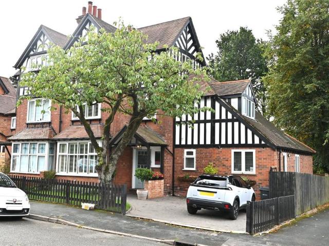 House for sale in Kings Heath, Wake Green