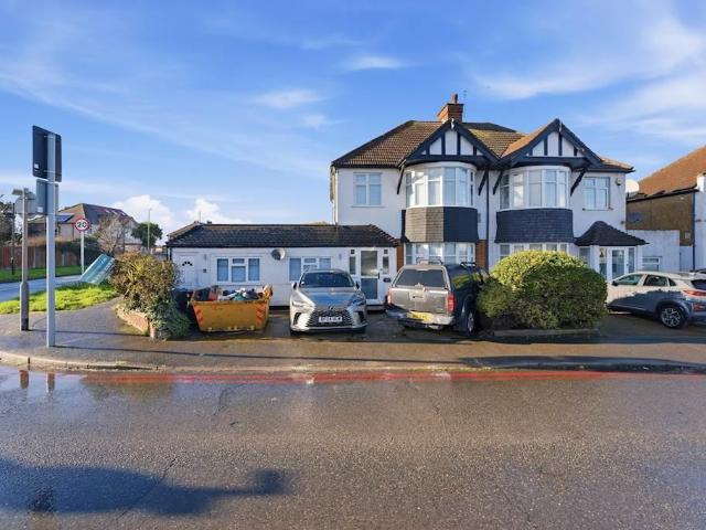 House for sale in Tolworth, Greater London
