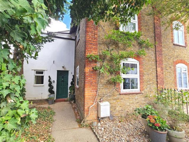 House for sale in London Borough of Hounslow, Feltham