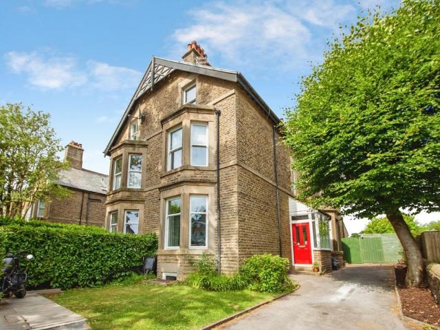 House for sale in Charlesworth, East Midlands