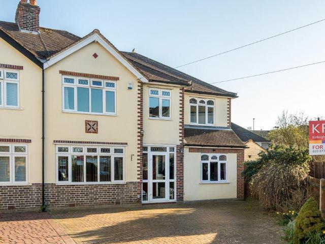 House for sale in West Wickham, Greater London
