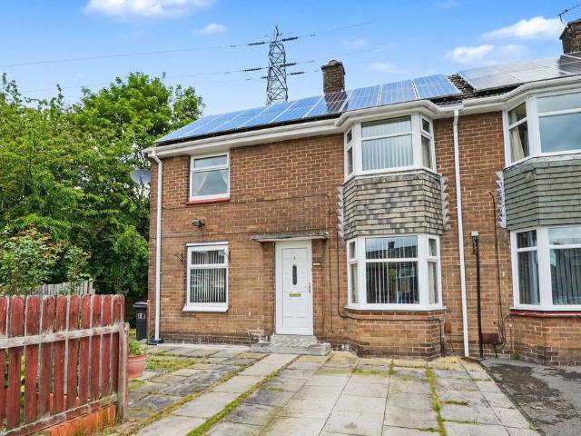 House for sale in Huddersfield, West Yorkshire