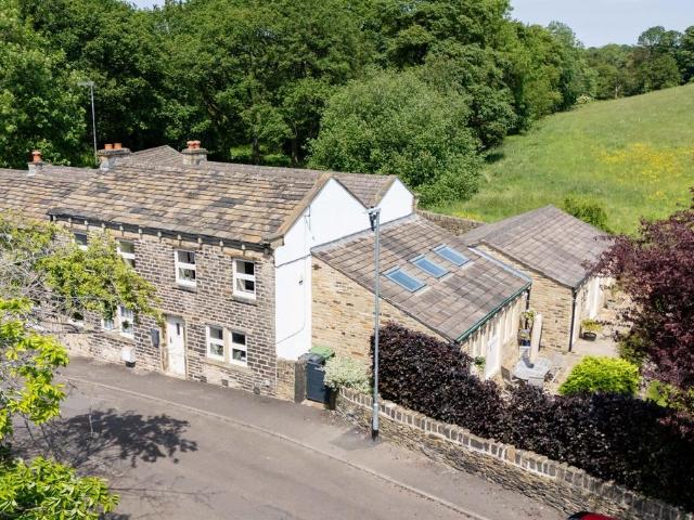 House for sale in Holme Valley, Brockholes