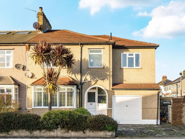 House for sale in London Borough of Lewisham, Ladywell