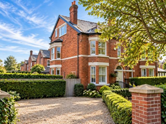 House for sale in Heaviley, Stockport
