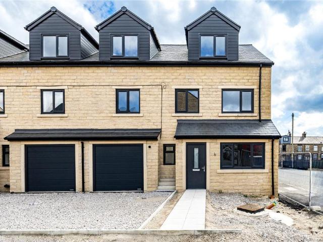 House for sale in Highroad Well, Sowerby Bridge