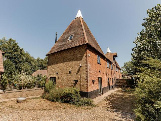 House for sale in Oad Street, Kent