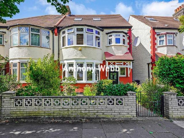 House for sale in Bowes, Greater London
