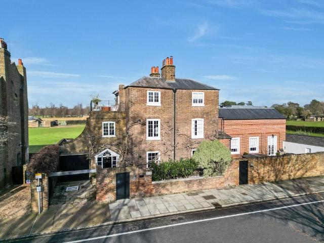 House for sale in Hampton Wick, Greater London