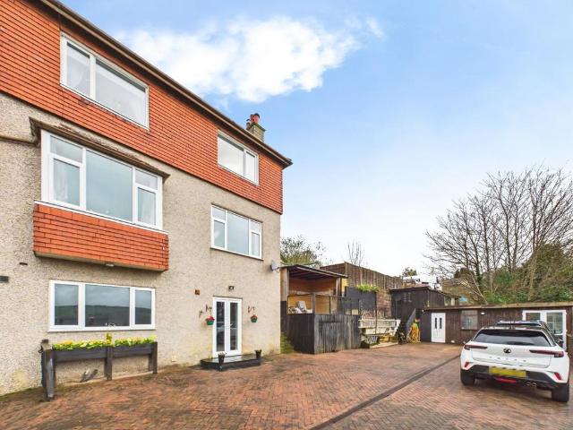 House for sale in Riddlesden, West Yorkshire