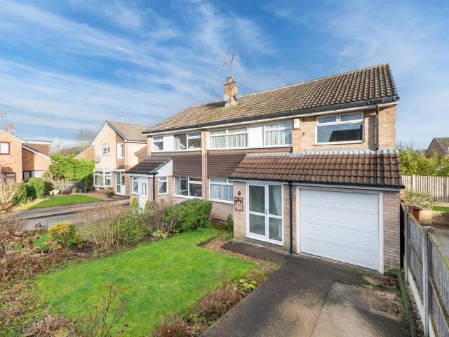 House for sale in Westfield, Guiseley