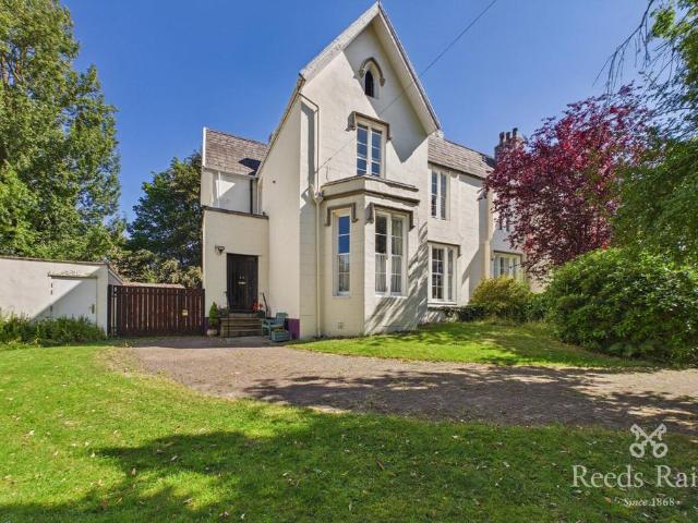 House for sale in Fairfield, Calderstones