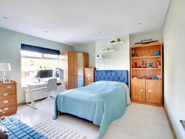 House for sale in Winchmore Hill, Palmers Green