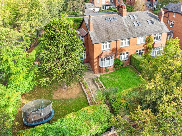 House for sale in Lidgett Park, Leeds