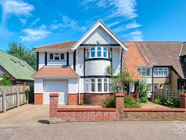 House for sale in Heartsease, East Bank