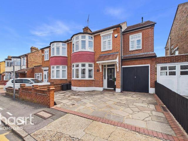 House for sale in Rush Green, Greater London