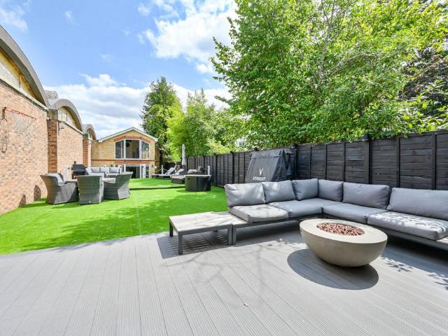 House for sale in Hampton, Greater London