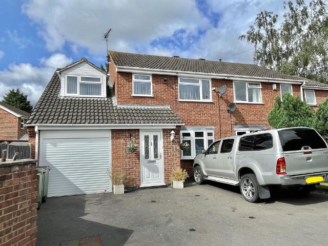 House for sale in Whetstone, Pinfold