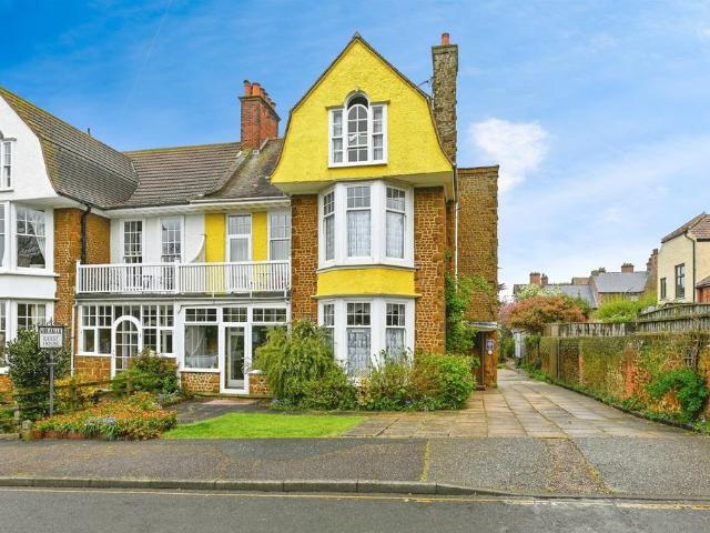 House for sale in Hunstanton, Brookville