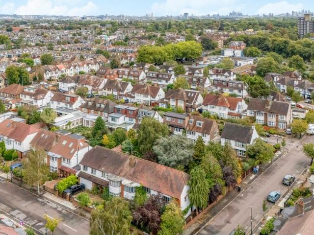 House for sale in East Sheen, Greater London
