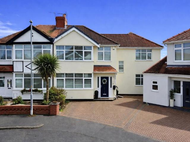 House for sale in Meols