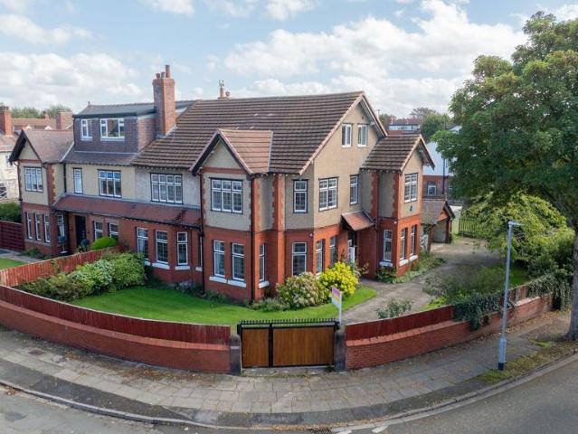 House for sale in Crosby, Sefton
