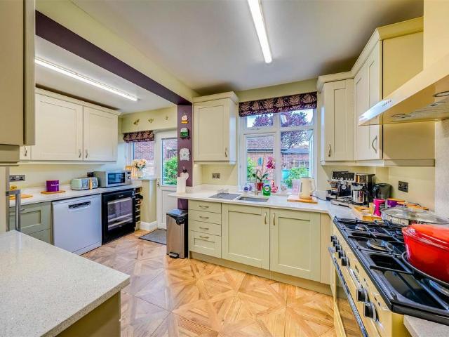 House for sale in Worcester Park Estate, Monks Orchard
