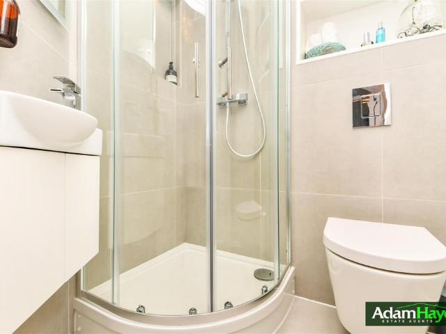 House for sale in North Finchley, Greater London