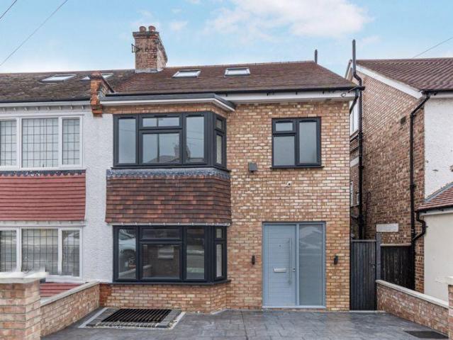 House for sale in Brunswick Park, Greater London