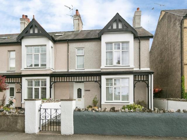 House for sale in Y Felinheli, Wales