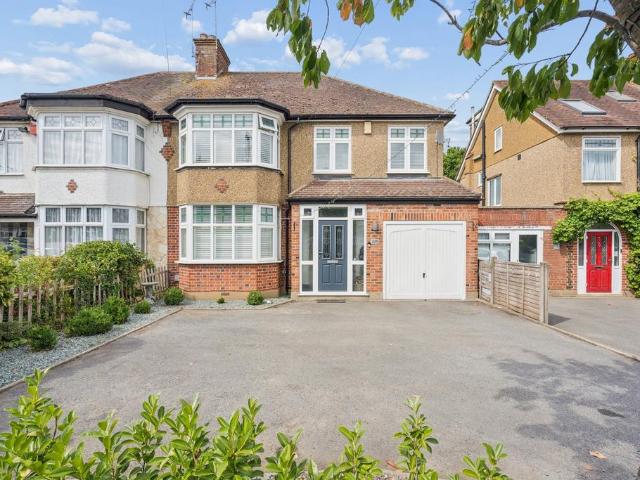 House for sale in Batchworth, Hertfordshire