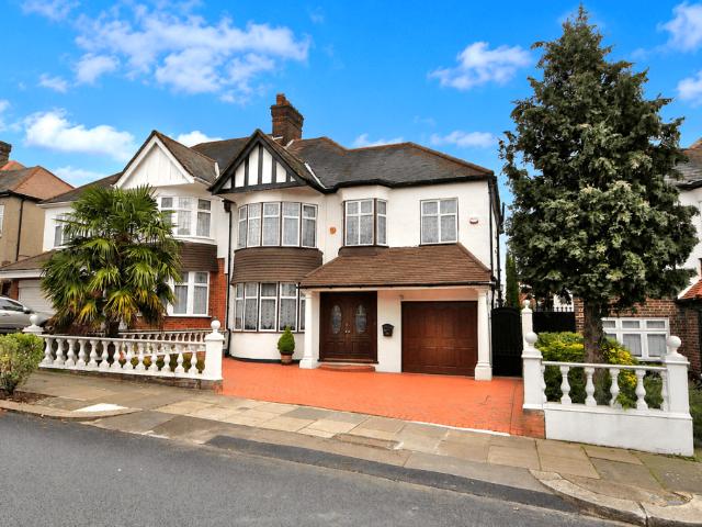 House for sale in Southgate, Bowes Park