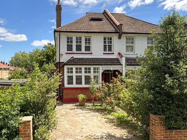 House for sale in London Borough of Lewisham, Forest Hill