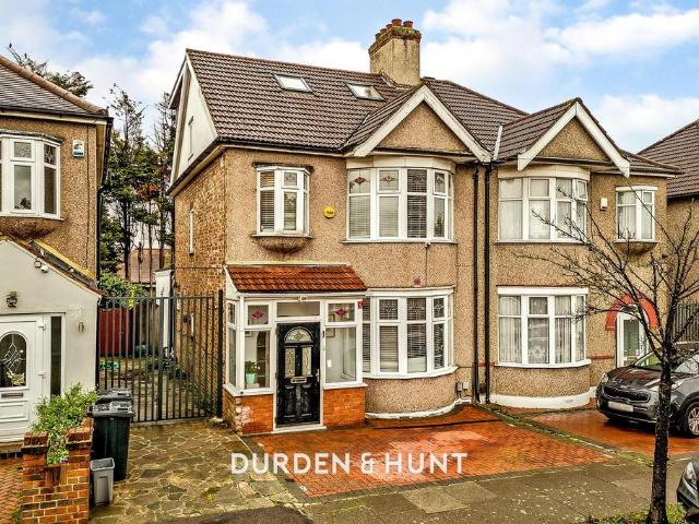 House for sale in Barkingside, Greater London