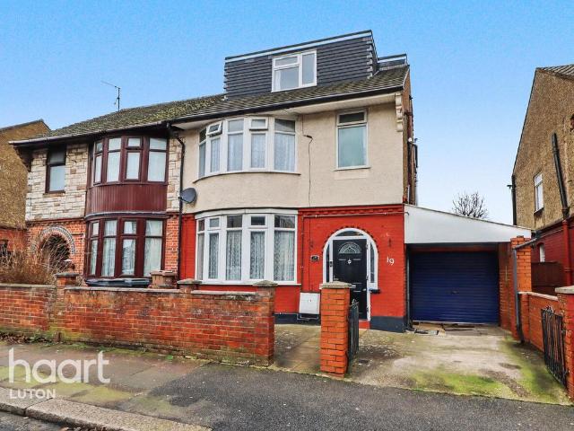 House for sale in Spring Park, Luton