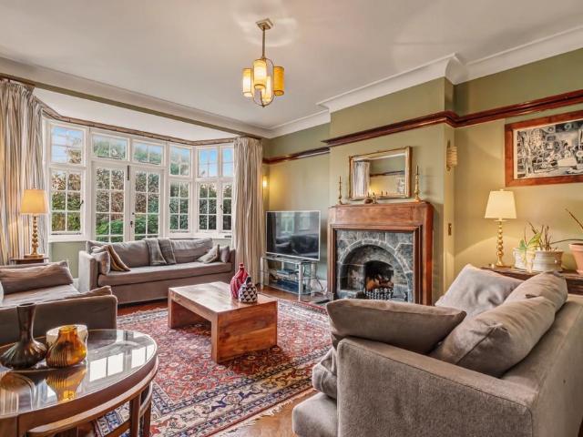 House for sale in Cricklewood, Greater London