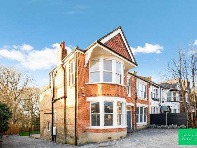 House for sale in Woodside Park, Greater London