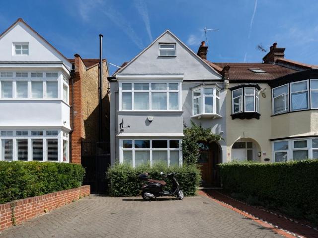 House for sale in Brondesbury, Greater London