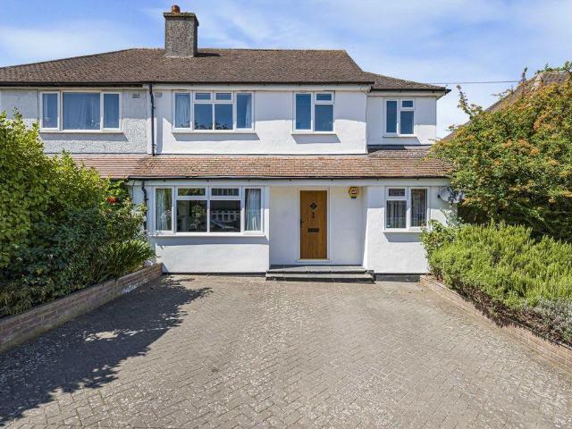 House for sale in Longlands, Greater London