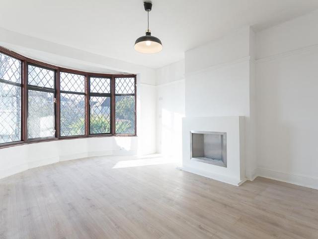 House for sale in London Borough of Lewisham, Ladywell