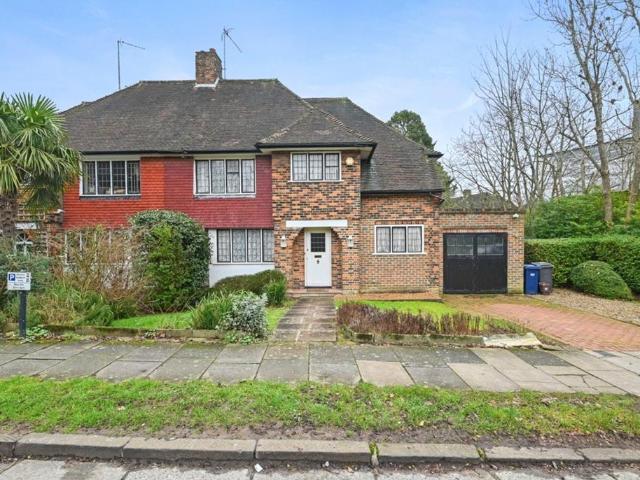 House for sale in Hampstead Garden Suburb, Greater London