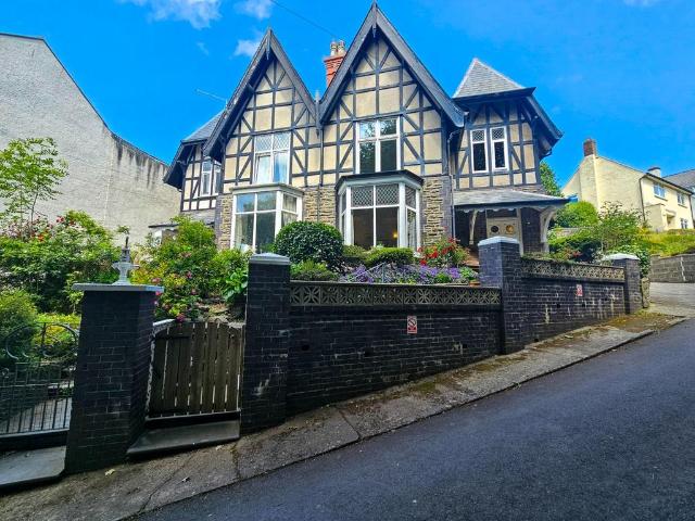 House for sale in Waun Fawr, Wales